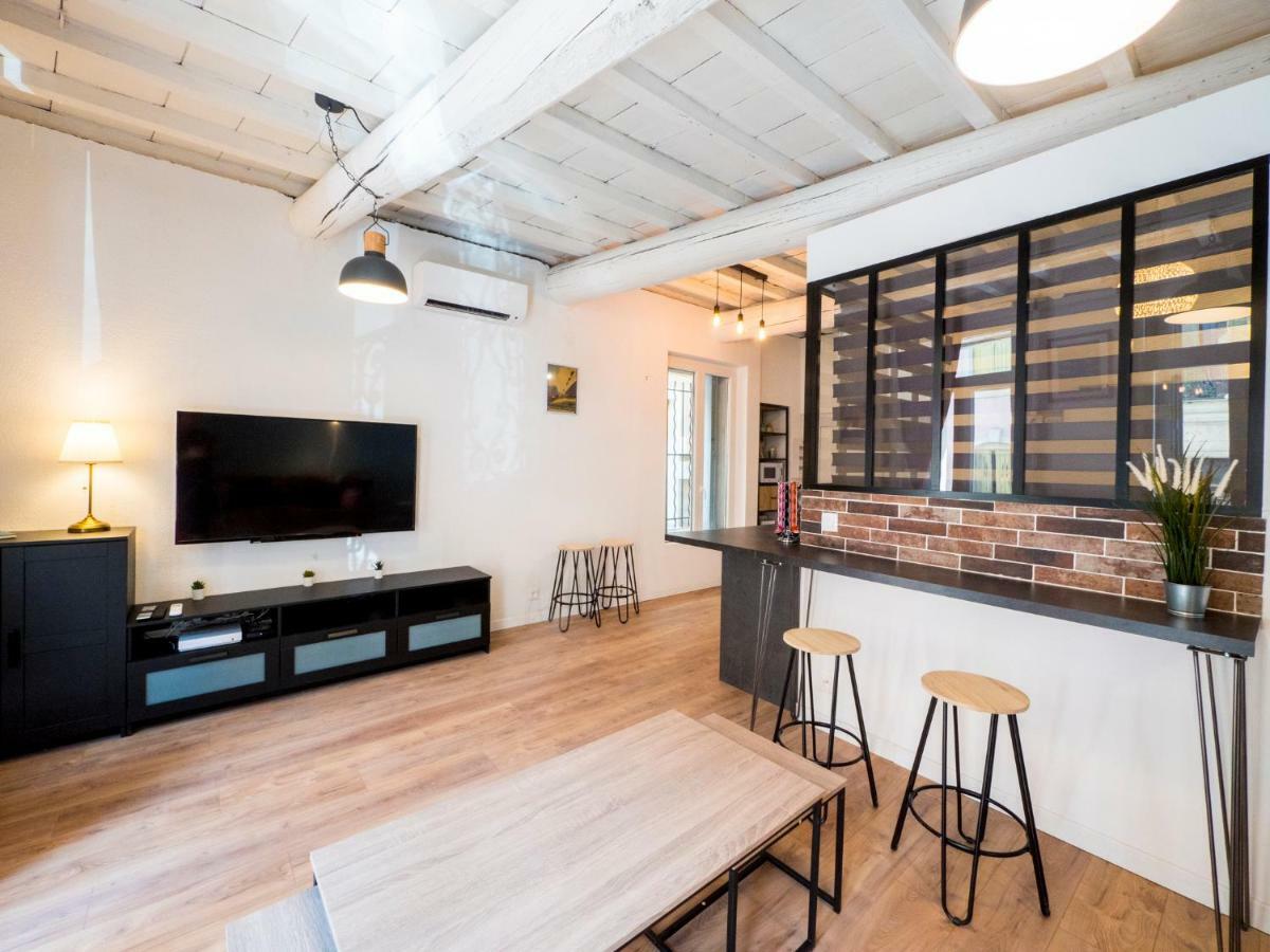 Dolce Nimes Centre Apartment Bagian luar foto